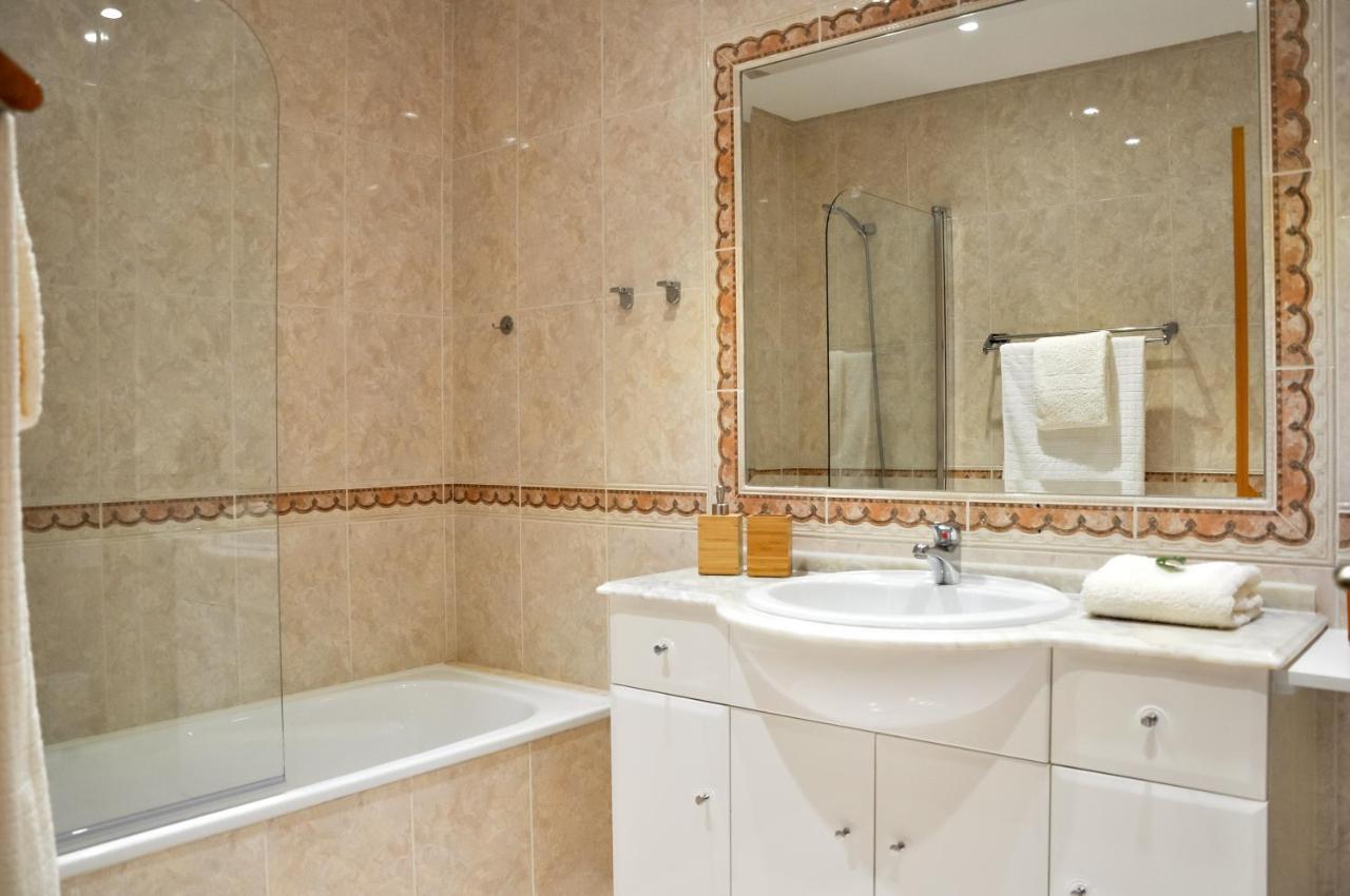 Lovelystay - 2Br Modern, Pool Access, Close To Marina & Beach Quarteira Zewnętrze zdjęcie