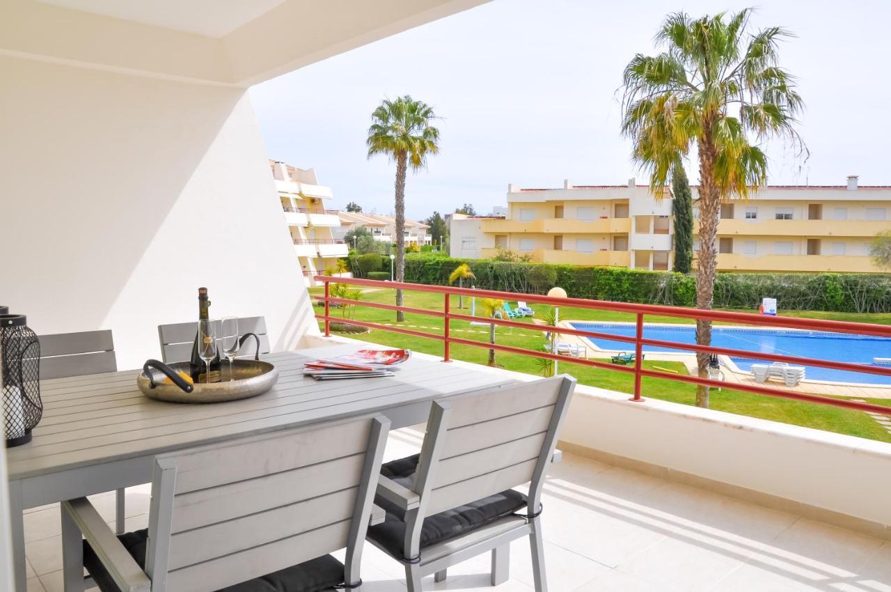 Lovelystay - 2Br Modern, Pool Access, Close To Marina & Beach Quarteira Zewnętrze zdjęcie