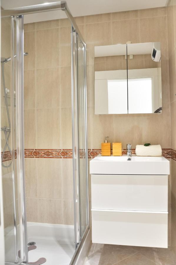Lovelystay - 2Br Modern, Pool Access, Close To Marina & Beach Quarteira Zewnętrze zdjęcie